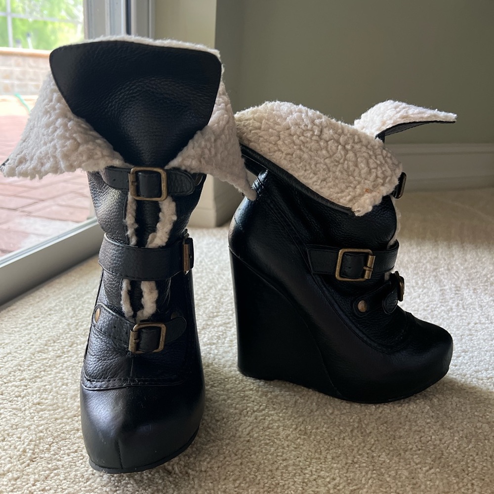 Betsy Johnson black wedge boot with fur size 6